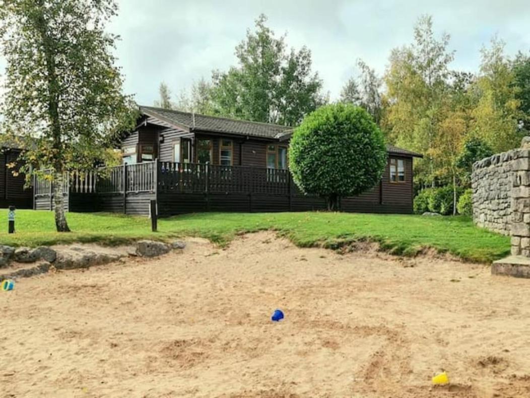4 Bed Luxury Lodge With Hot Tub Near Lake District Warton Exterior photo