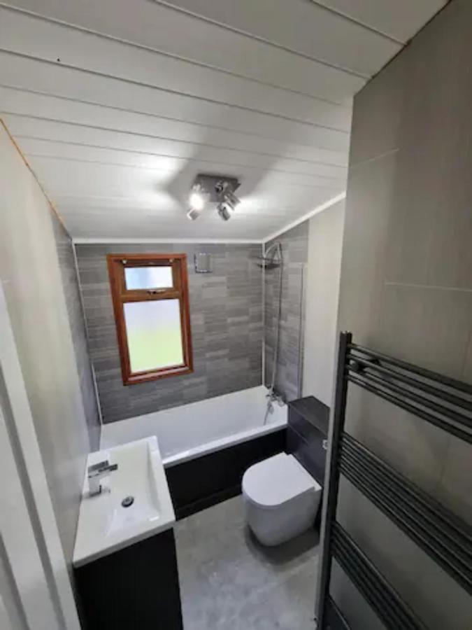 4 Bed Luxury Lodge With Hot Tub Near Lake District Warton Exterior photo