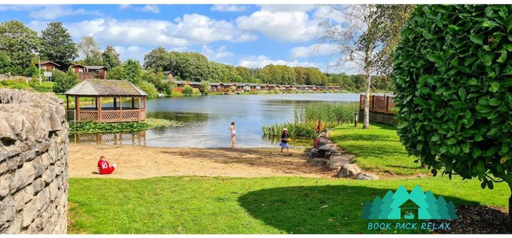 4 Bed Luxury Lodge With Hot Tub Near Lake District Warton Exterior photo