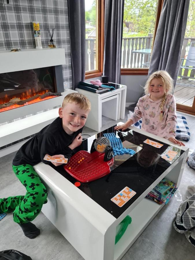 4 Bed Luxury Lodge With Hot Tub Near Lake District Warton Exterior photo