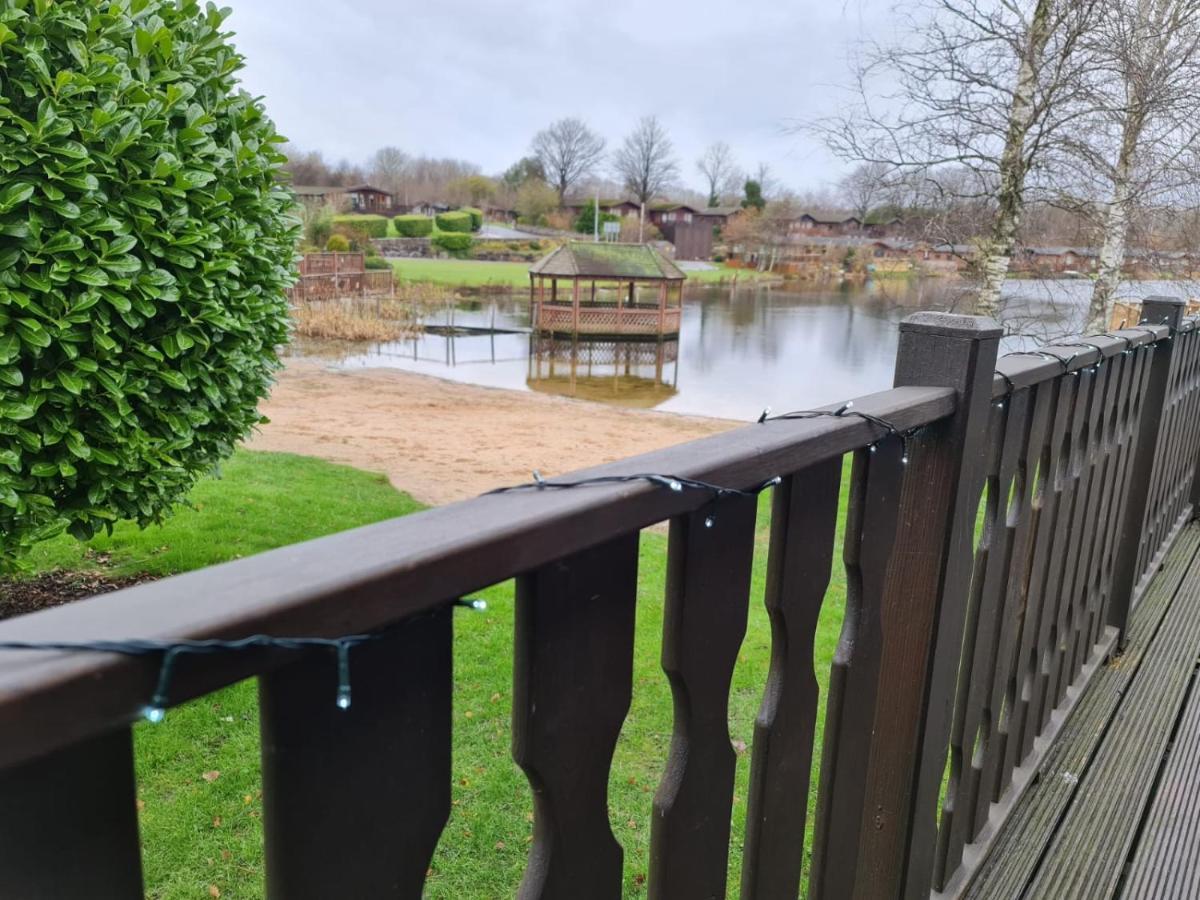 4 Bed Luxury Lodge With Hot Tub Near Lake District Warton Exterior photo