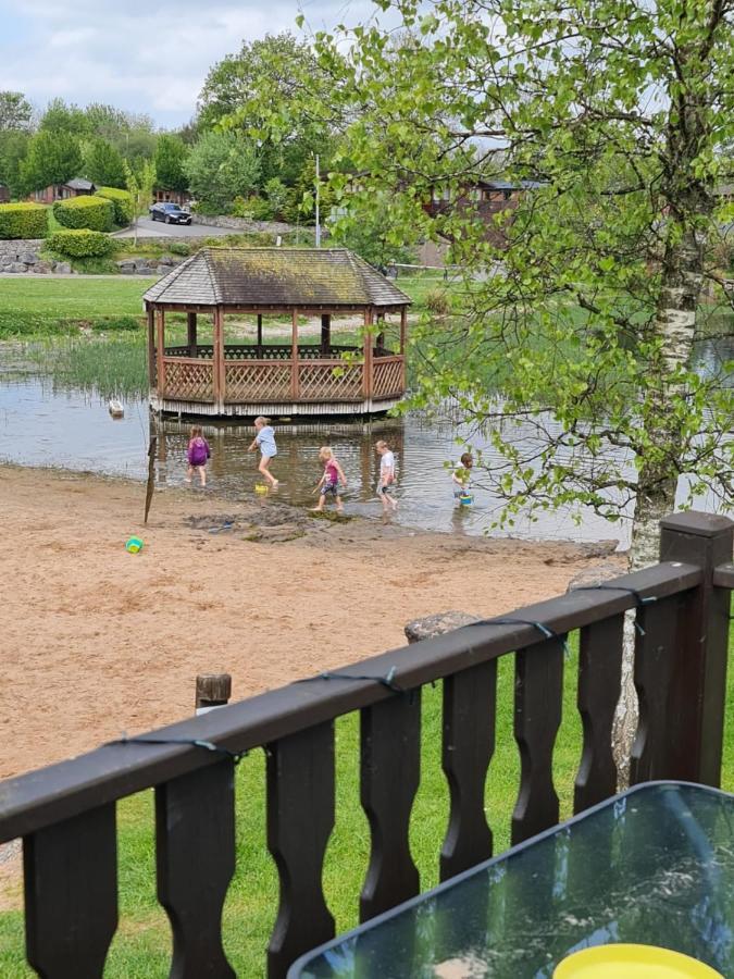 4 Bed Luxury Lodge With Hot Tub Near Lake District Warton Exterior photo